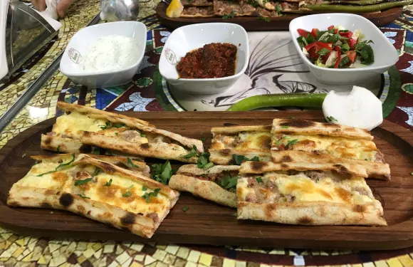 Konya Etli Ekmek