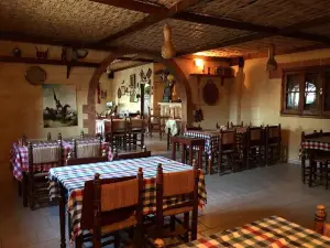Teo's Restaurant & Bar