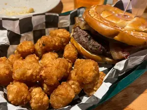 Anthony's Bar and Grill