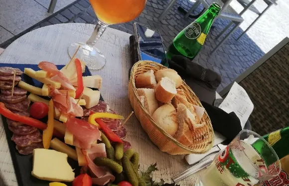 Le Grand Cafe