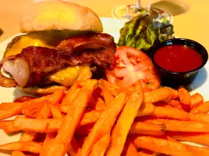 Cedar Creek Pub