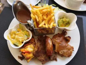 Karveli Restaurant & Bakery
