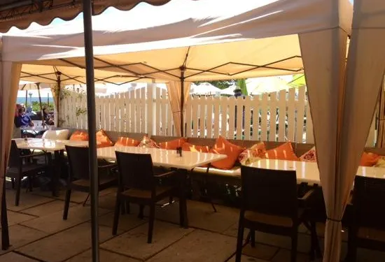 The Summer House - Beachside Bistro