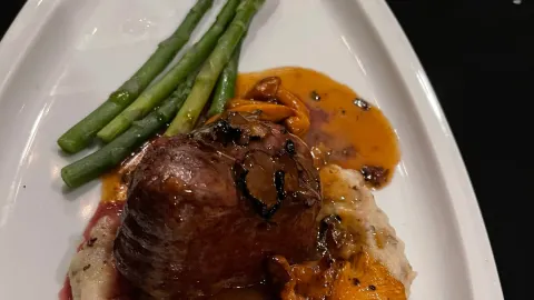 Madeleine's Fusion Restaurant in 밴더버그 카운티