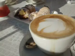 Carlo's Cafe