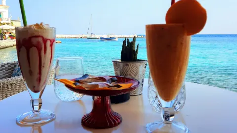 Face Cafe Bar in Samos