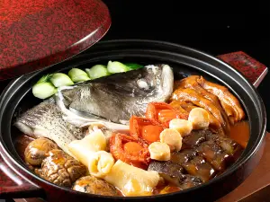 HUALUXE Haining Cai Feng Lou Chinese Restaurant