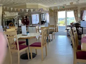 Amelia's Antiques, Collectables, Crafts & Tearoom