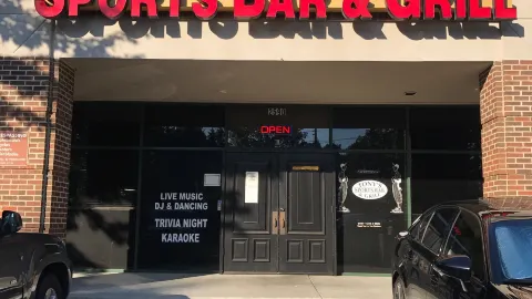 Tony's Sports Bar & Grill in ดุลูท