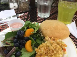 Farmhouse Eatery & Gifts