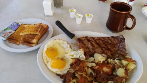 Village Grill in Tehachapi