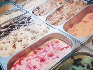 Davies Cafe and Ice Cream Parlour