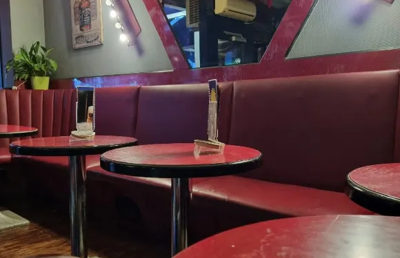 Café-bar Check-in.