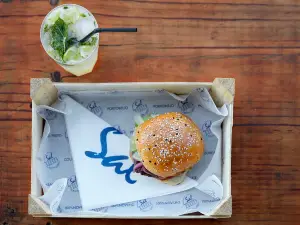 Sal burger