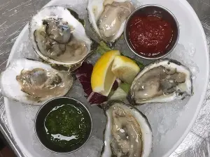 Johnny's Restaurant at the Wyndham Newport Hotel