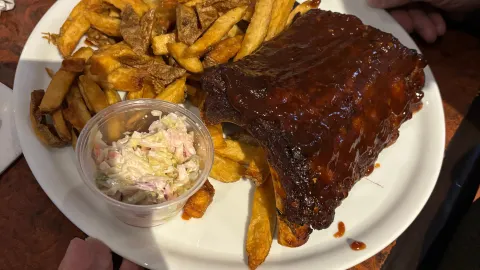 The Queen's Quay British Pub And Restaurant in Simcoe County