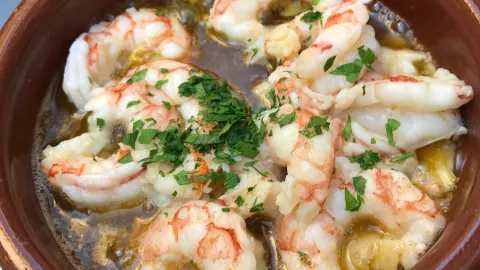 19 Tapas y 500 Vinos in ชากา