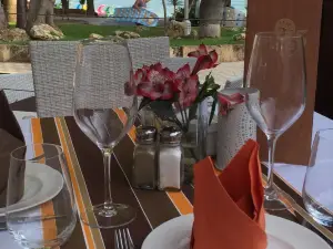 Playa 5 Restaurante. Snacks & Food - Cocktail Lounge