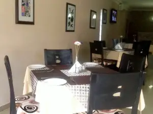 Pink Plates Restaurant