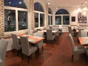 Hotel Restaurant Pizzeria Cavallino - S' Rössl