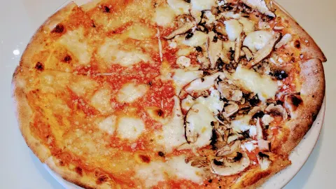 Amato's Woodfired Pizza in Delaware County