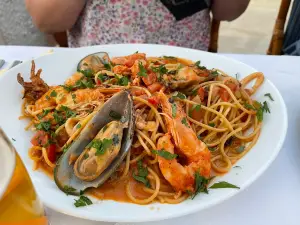 Levantes Restaurant, Cafe Bar