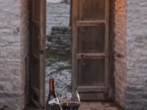 Monopatia Restaurant