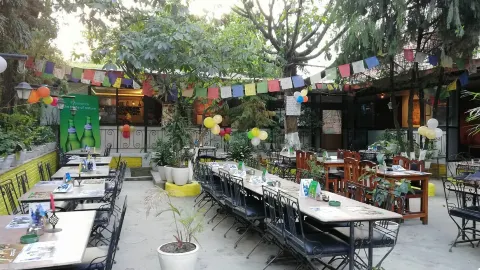 Brezel Cafe & Bar in กาฐมาณฑุ