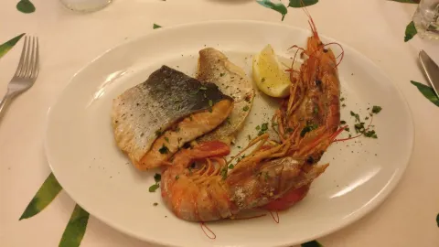 Mezzaluna Pizzeria and Restaurant in Bugibba