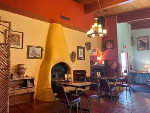 Lisa's Western Cuisine & Spirits