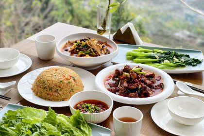 黄果树匠庐·阅山民宿·梧桐树餐厅·咖啡