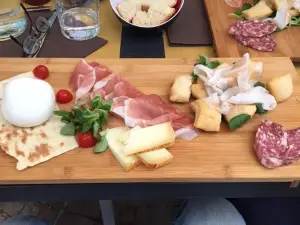 Totem Plaza Cafe