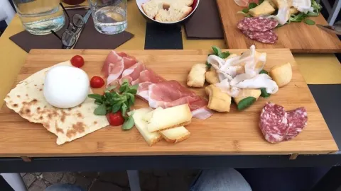 Totem Plaza Cafe in Vimercate