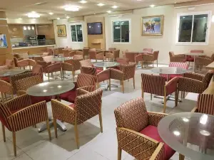 Royal Mirage