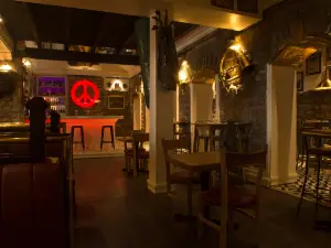 Glenary's— Bakery, Resturant & Pub