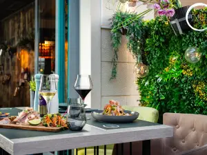 Tempera Streetfood & Bar