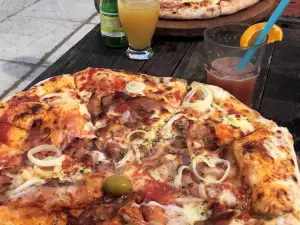 Famous Beach Bar & Grill