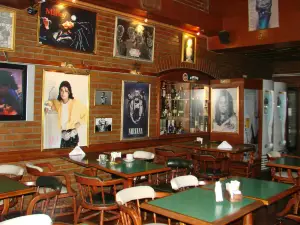Angus Café & Resto