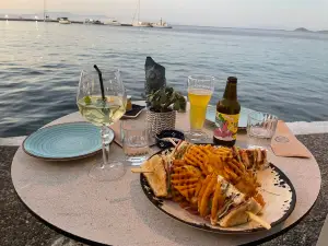 Wave Cafe Bar