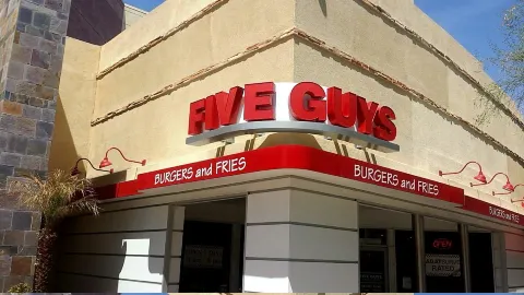 Five Guys in 蒂梅丘拉