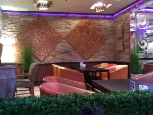 Papagalino's Cafe