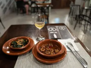 Hermanos Tapas and Wine Bar