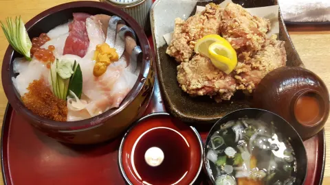 Miraku Sushi Restaurant in 몬베쓰