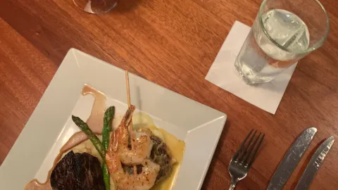 Hennen's in Hamilton County