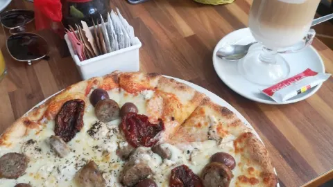 Xemxija Café Lounge in มอลตา