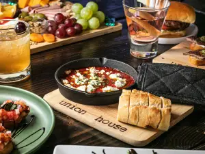 Union House Cedarburg | Restaurant & Bar
