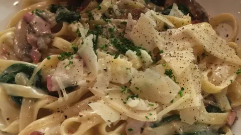 Quanto Basta Italian Eatery & Wine Bar in フォーサイス