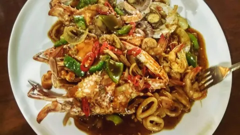 Kuliner Tuban Rajungan NDOROBEI in East Java