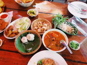 ร้านขนมจีนต้นก้ามปู พิษณุโลก