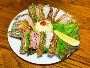 Johnny & Dee's Picnic Basket